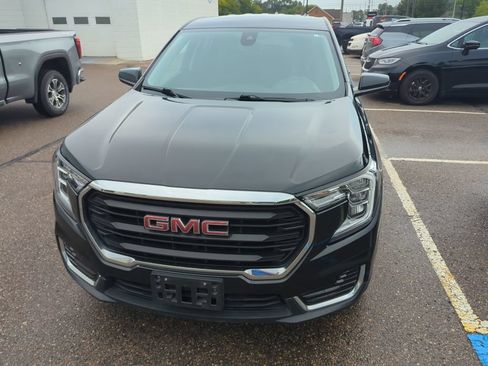 Used 2024 GMC Terrain SLE FWD image 2