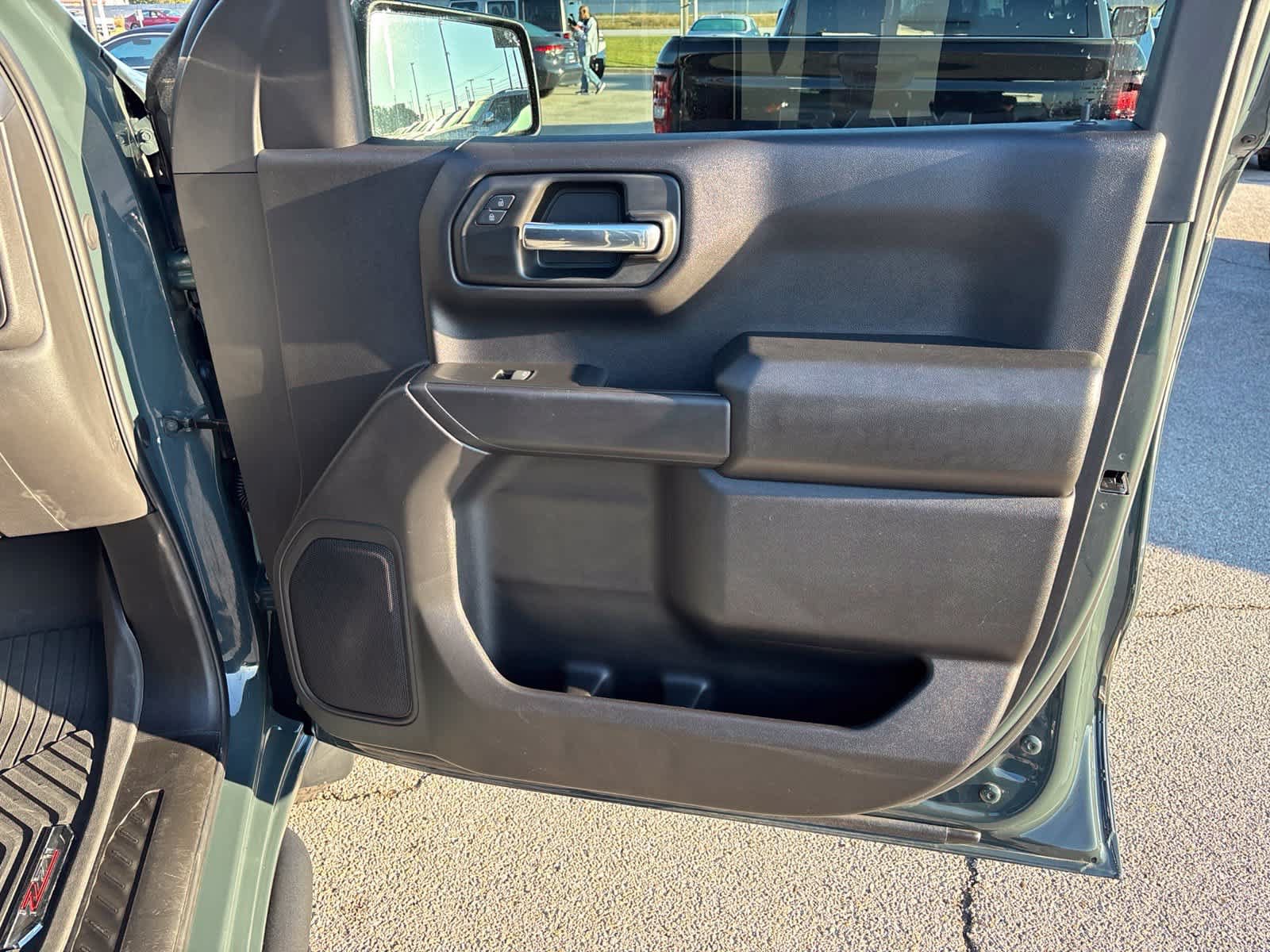 Used 2025 Chevrolet Silverado 1500 Custom Trail Boss w/ LPO, Dark Essentials Package AWD/4WD image 11