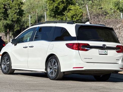 Certified 2022 Honda Odyssey Touring image 6