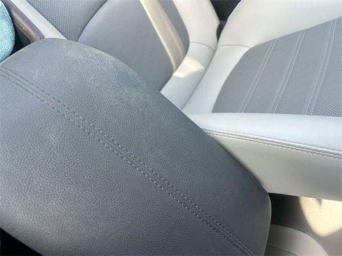 Used 2023 Toyota RAV4 Limited image 23