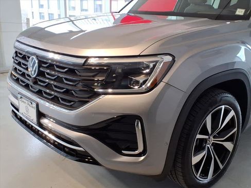 Used 2025 Volkswagen Atlas SEL Premium R-Line image 7