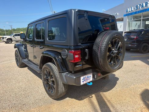 Used 2023 Jeep Wrangler Unlimited Sahara w/ Cold Weather Group AWD/4WD image 9