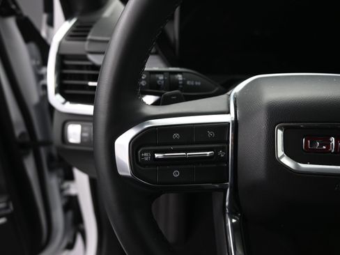 Used 2025 GMC Acadia Elevation image 11