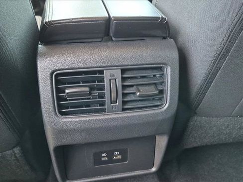 Used 2022 Nissan Rogue SV FWD image 16