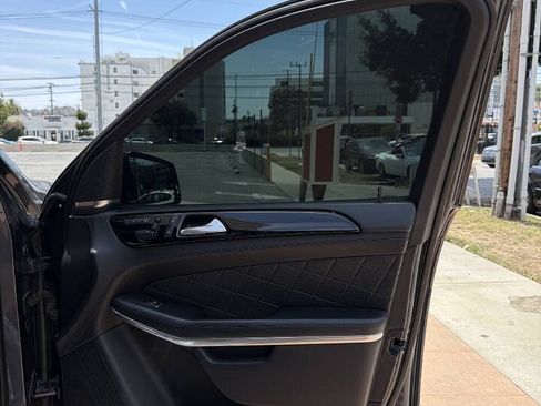 Used 2013 Mercedes-Benz GL 550 4MATIC image 35