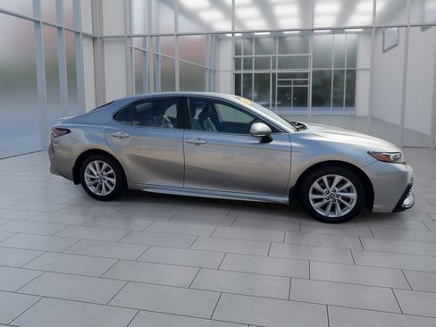 Used 2024 Toyota Camry SE FWD image 9