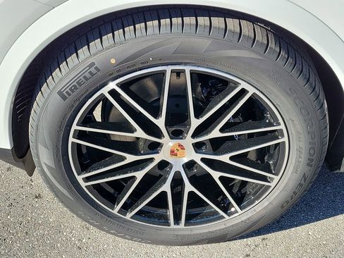 New 2026 Porsche Cayenne image 12
