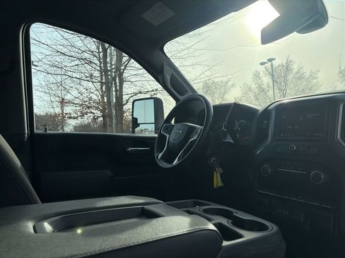 Used 2022 Chevrolet Silverado 2500 Custom w/ Custom Value Package image 30