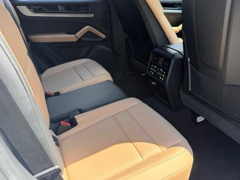 Used 2025 Porsche Cayenne AWD/4WD image 21