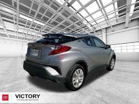 Used 2019 Toyota C-HR LE image 3