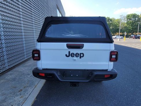 Used 2025 Jeep Gladiator Sport AWD/4WD image 5
