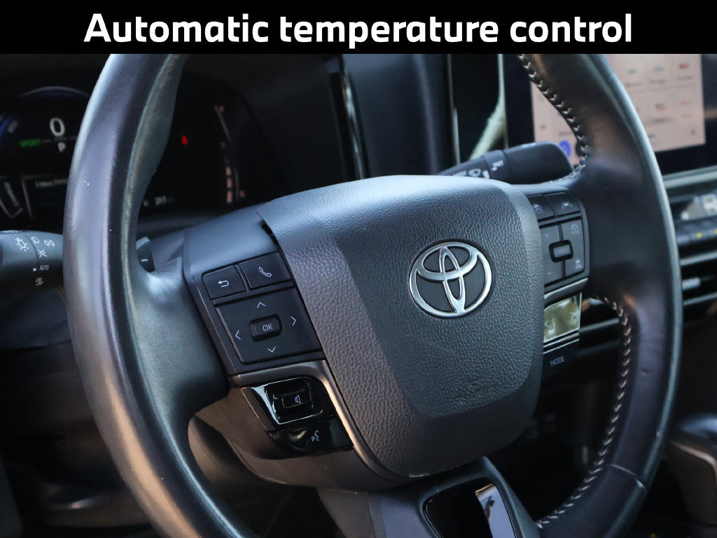 Used 2025 Toyota Camry SE FWD image 6