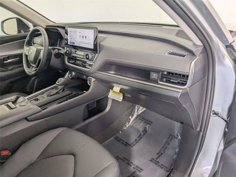 Used 2026 Toyota Grand Highlander XLE FWD image 30