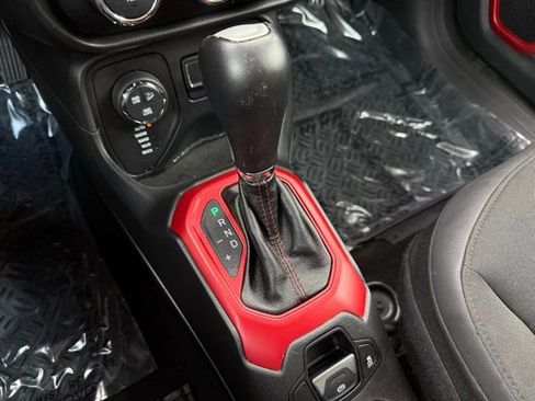 Used 2016 Jeep Renegade Trailhawk image 22