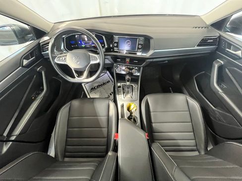 Certified 2022 Volkswagen Jetta SE image 14