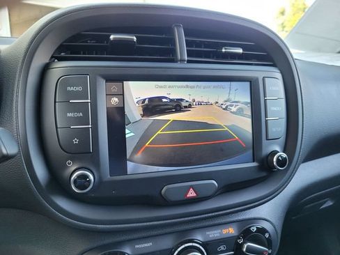 Certified 2025 Kia Soul LX w/ LX Technology Package FWD image 19