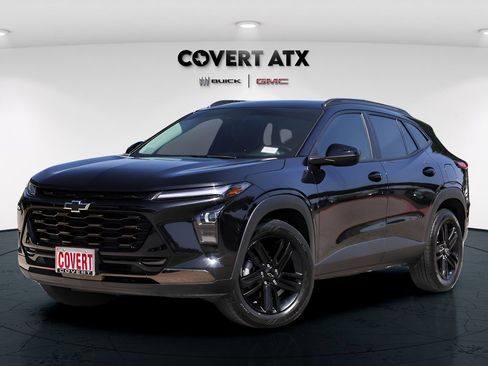 Used 2025 Chevrolet Trax ACTIV w/ Sunroof Package FWD image 2