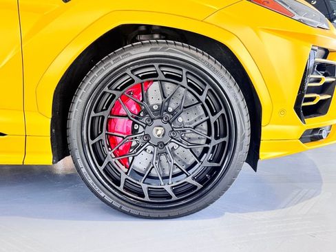 Used 2021 Lamborghini Urus image 17