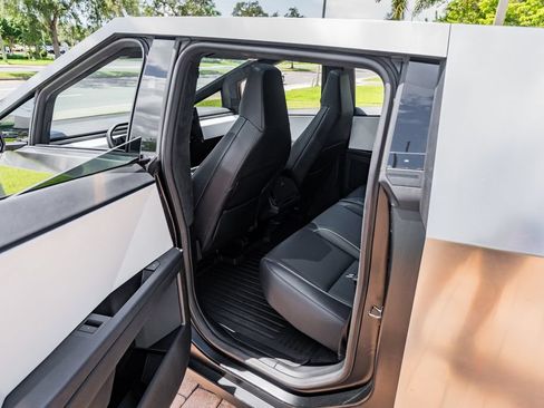Used 2024 Tesla Cybertruck AWD Crew Cab image 33