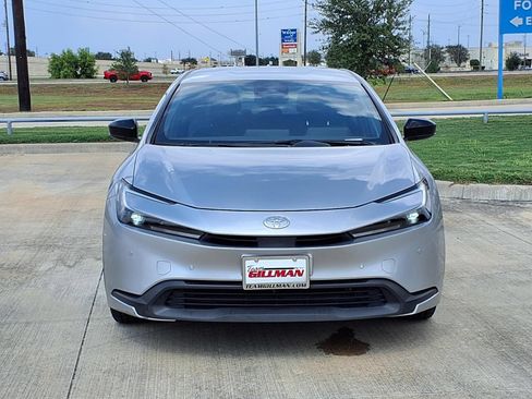 Used 2023 Toyota Prius LE FWD image 5