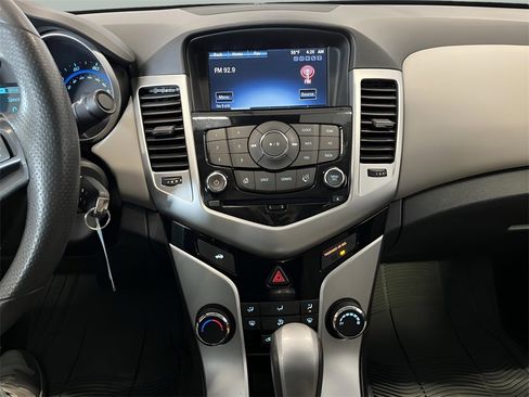 Used 2016 Chevrolet Cruze LT image 19