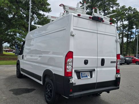 Used 2023 RAM ProMaster 2500 w/ Driver Convenience Group FWD image 3