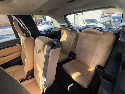Used 2016 Volvo XC90 T6 Momentum w/ Momentum Plus Package AWD/4WD image 12