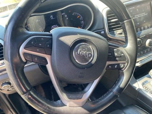 Used 2018 Jeep Grand Cherokee Overland image 26