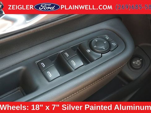 Used 2022 GMC Terrain SLT w/ Tech Package AWD/4WD image 32