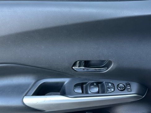 Used 2019 Nissan Kicks SR w/ SR Premium Package FWD image 10