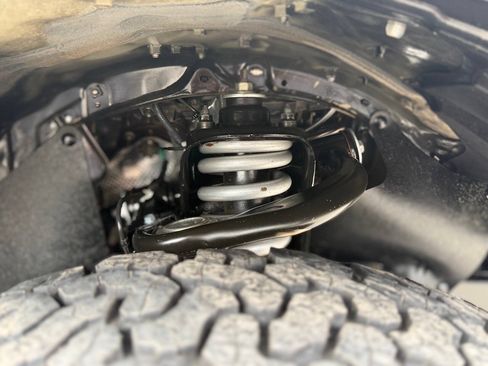 Used 2018 Toyota Tacoma TRD Off-Road w/ Technology Package AWD/4WD image 63
