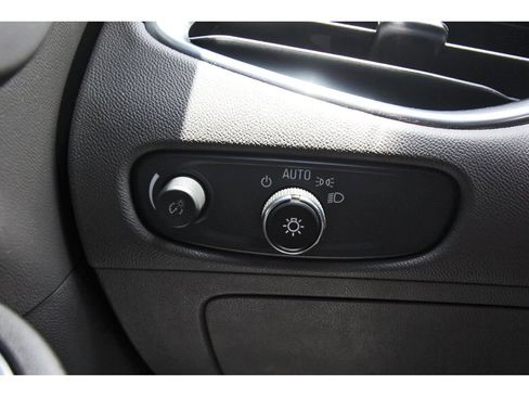 Used 2017 Chevrolet Malibu LT FWD image 19