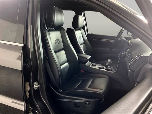 Used 2020 Jeep Grand Cherokee Overland AWD/4WD image 9