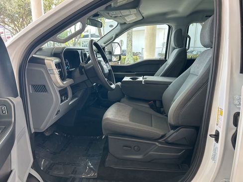 Used 2025 Ford F350 XLT image 5