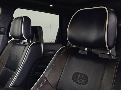 Used 2017 Jeep Grand Cherokee Overland w/ Jeep Active Safety Group image 25