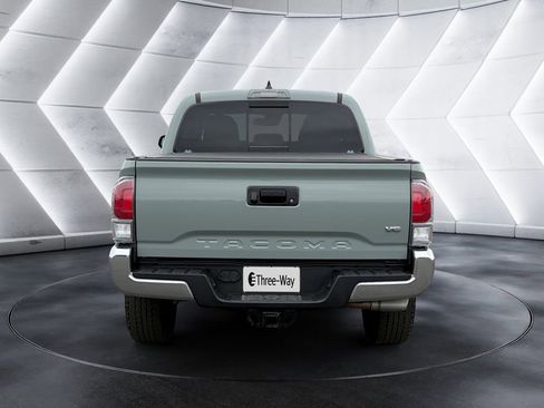 Used 2023 Toyota Tacoma TRD Off-Road AWD/4WD image 4