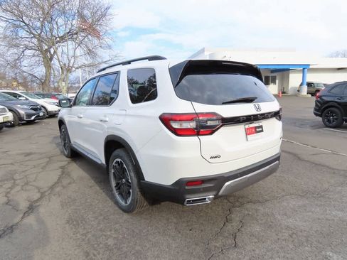 New 2026 Honda Pilot Touring image 4