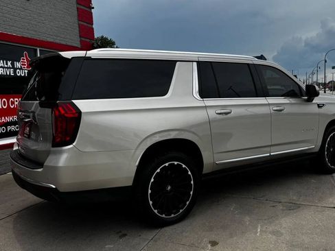 Used 2021 GMC Yukon XL Denali w/ Denali Premium Package AWD/4WD image 5