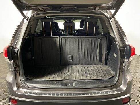 Used 2019 Toyota Highlander SE AWD/4WD image 18