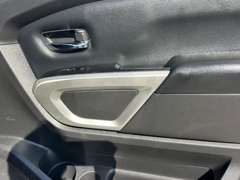 Used 2018 Nissan Titan SV RWD image 10