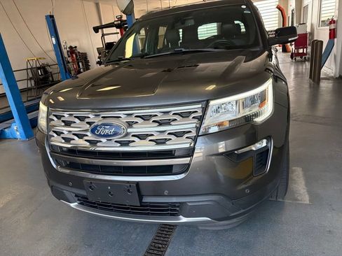 Used 2018 Ford Explorer XLT w/ Equipment Group 202A AWD/4WD image 4