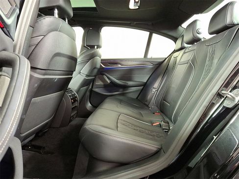 Used 2021 BMW M550i xDrive w/ Dynamic Handling Package image 13