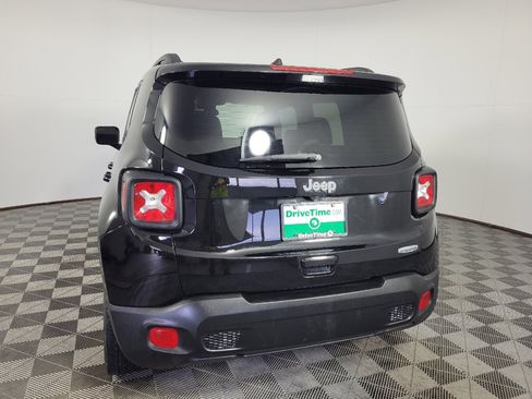 Used 2020 Jeep Renegade Latitude FWD image 6