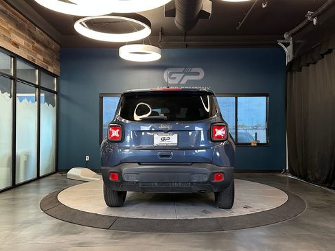 Used 2023 Jeep Renegade Latitude AWD/4WD image 4