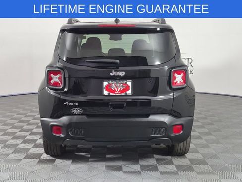 Used 2023 Jeep Renegade Latitude w/ Premium Group AWD/4WD image 8