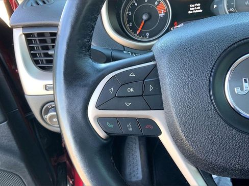 Used 2017 Jeep Cherokee Limited image 11