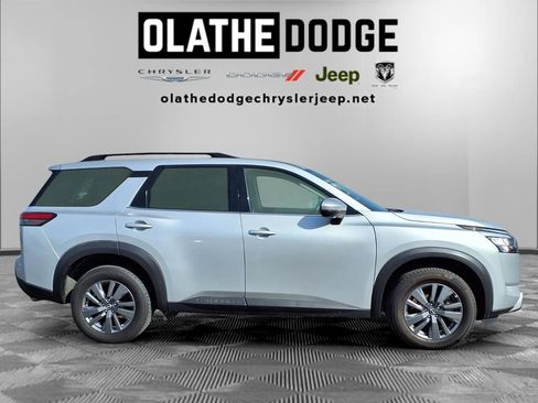 Used 2025 Nissan Pathfinder SV AWD/4WD image 31