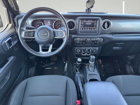 Used 2020 Jeep Wrangler Unlimited Sahara AWD/4WD image 5