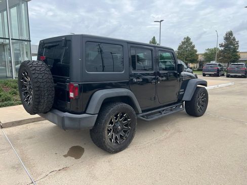 Used 2017 Jeep Wrangler Unlimited Sport w/ Connectivity Group AWD/4WD image 5