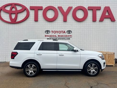 Used 2023 Ford Expedition Limited image 4